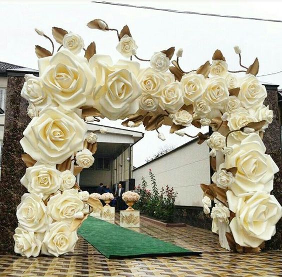 Decoración con flores gigantes de papel - Dale Detalles