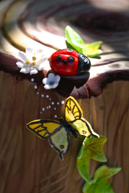 woodland+party+cake+close+ladybug