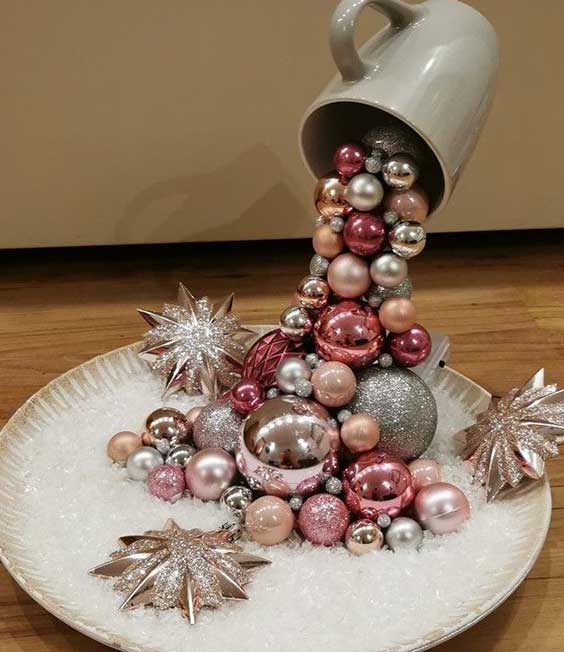 cascada de esferas navideñas