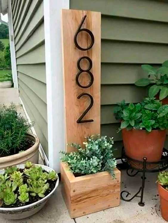 Jardineras con número de casa
